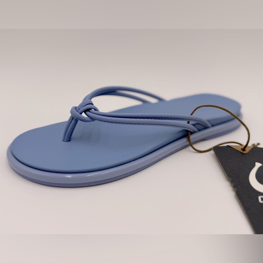 OLUKAI Aka Women’s Flip Flop Sandals size 6 (Cloud Blue)